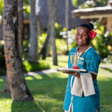 Outrigger Fiji Beach Resort Korotogo Extérieur photo A hotel staff in Mauritius