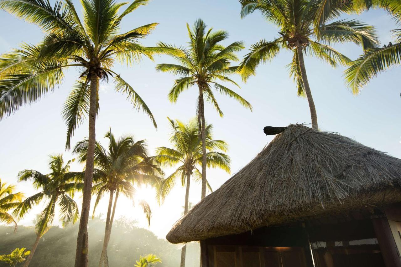 Outrigger Fiji Beach Resort Korotogo Extérieur photo A hut in the village of Avatele