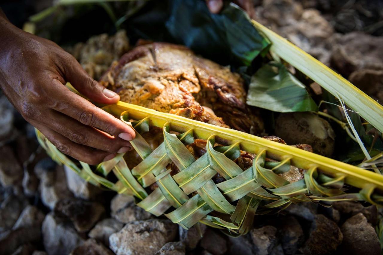 Outrigger Fiji Beach Resort Korotogo Extérieur photo Kava being prepared in Fiji
