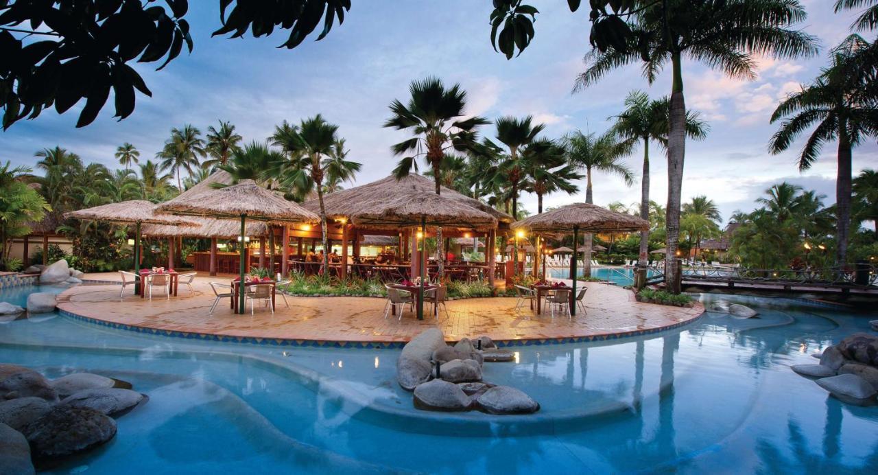 Outrigger Fiji Beach Resort Korotogo Extérieur photo The pool at the Sheraton Resort
