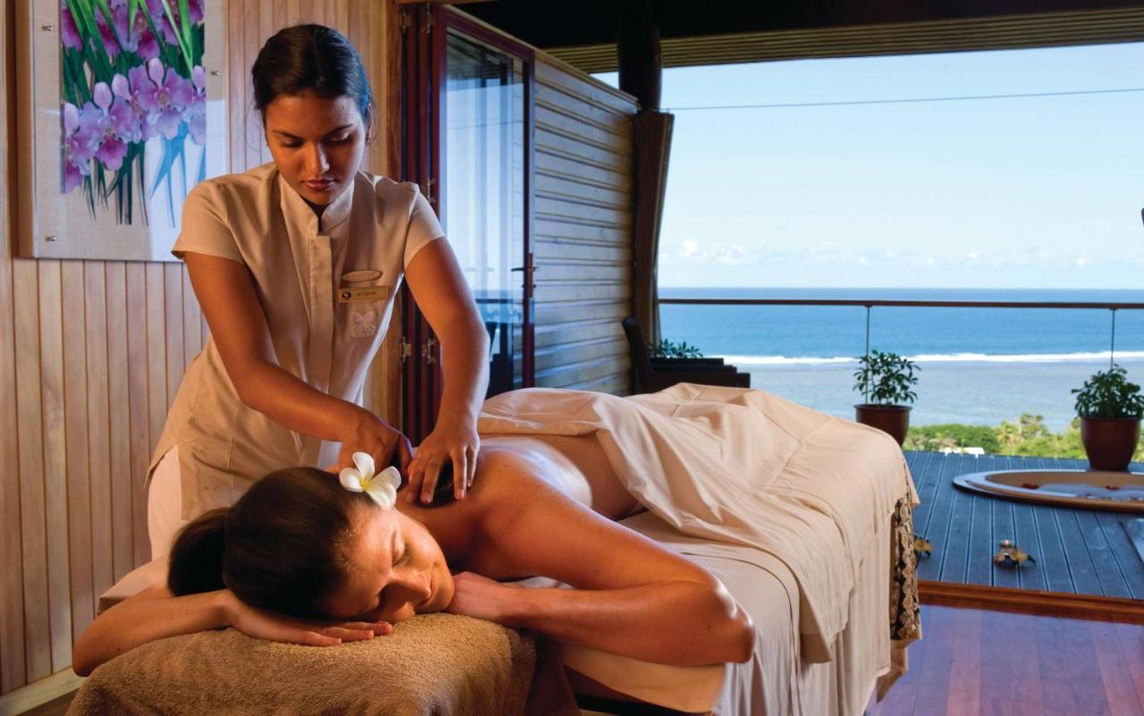 Outrigger Fiji Beach Resort Korotogo Extérieur photo A spa treatment