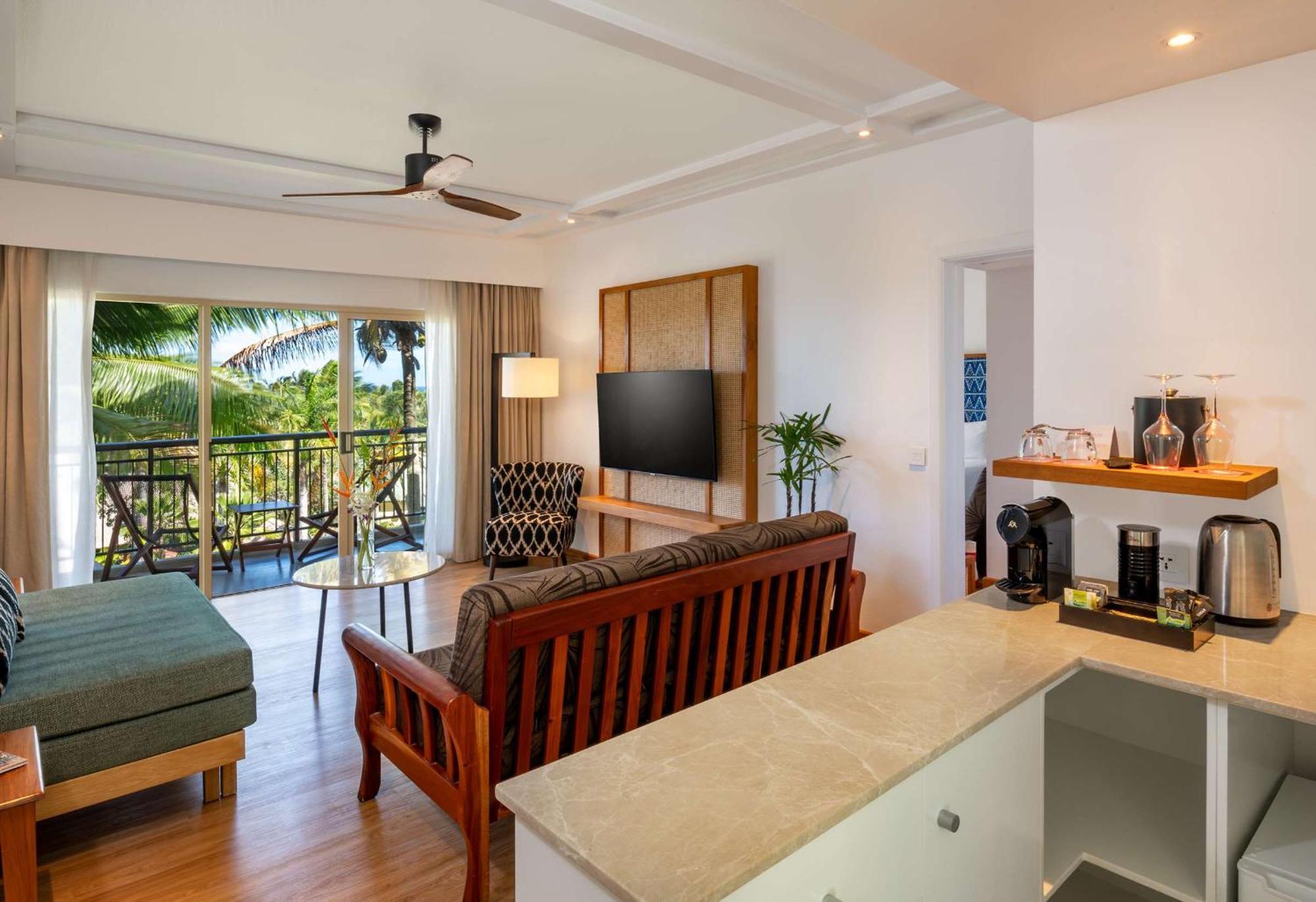 Outrigger Fiji Beach Resort Korotogo Extérieur photo A suite at the Hilton Maldives