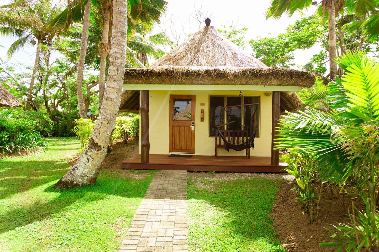 Outrigger Fiji Beach Resort Korotogo Extérieur photo A bungalow at the resort