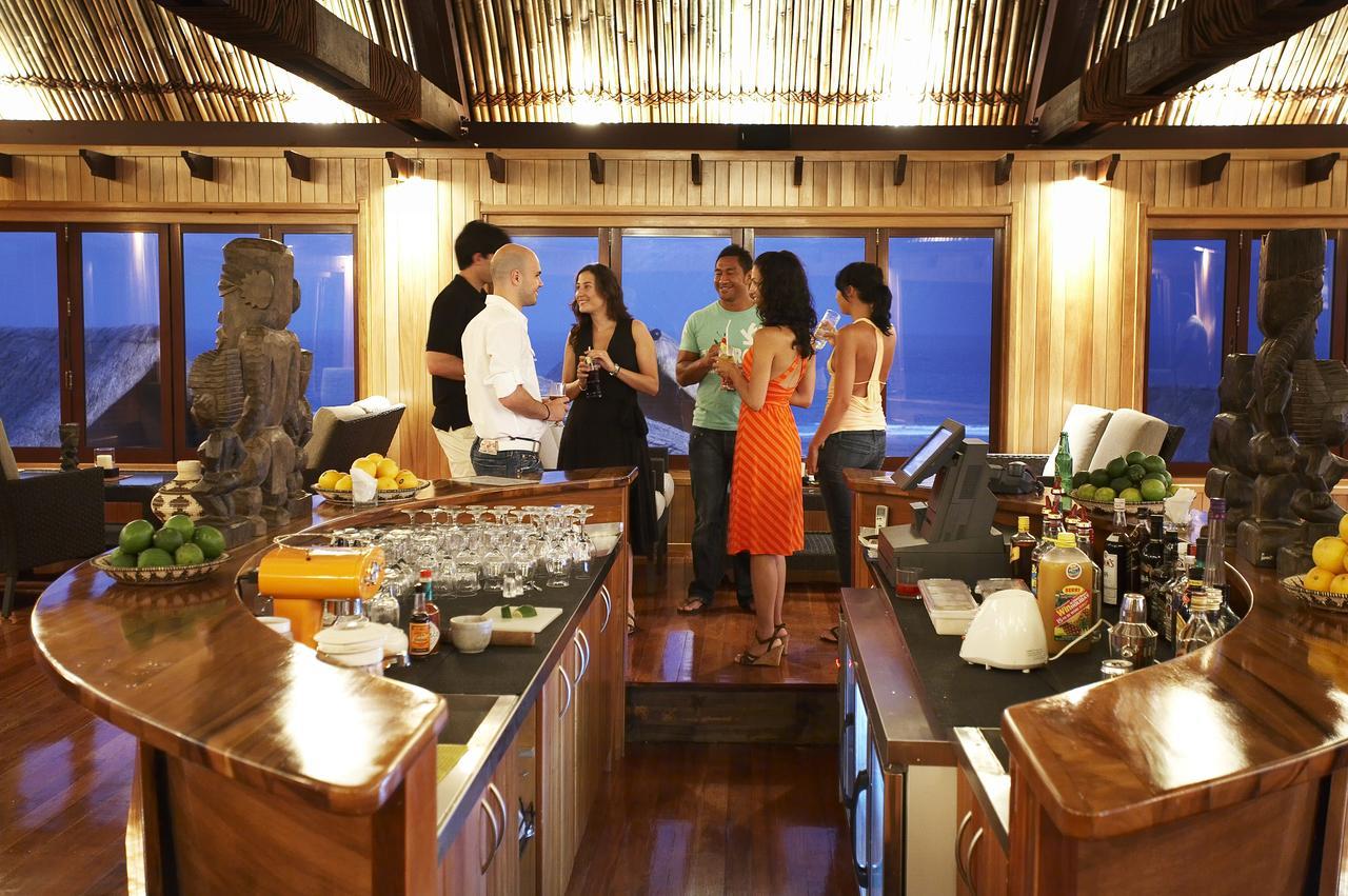 Outrigger Fiji Beach Resort Korotogo Extérieur photo The interior of the restaurant